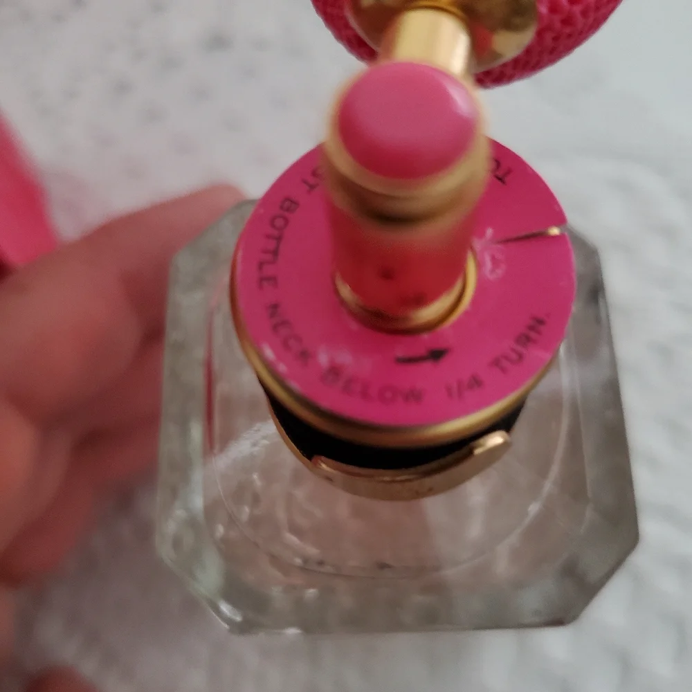 Victoria's Secret Gorgeous  EAU de Parfum 1.7 fl oz / 50 ml. - Picture 4 of 10